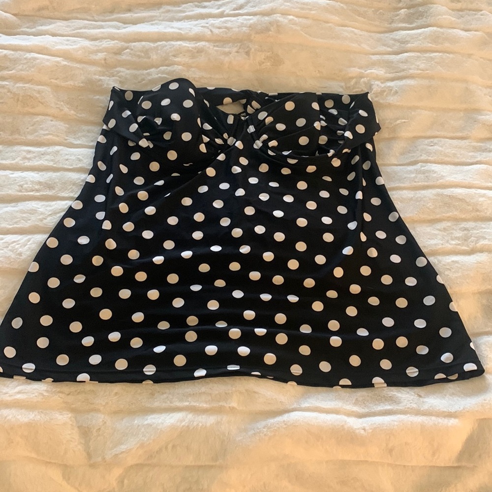 Adorable Polka Dot Swim top 🖤🤍🖤🤍